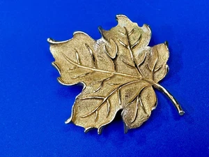 Leaf - Dimensional Gold Tone Trifari Signed Large Over 2" Brooch - Picture 1 of 17