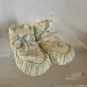 Vintage Pair of Silk Baby Booties Shoes Made In Japan? - Picture 1 of 9