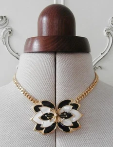 BN Vintage 1990's Gold-Tone Metal Chain Front Flower Clasp Necklace Deadstock - Bild 1 von 4