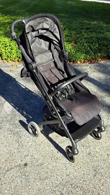Carrinho CYBEX Beezy preto - Imagem 1 de 4