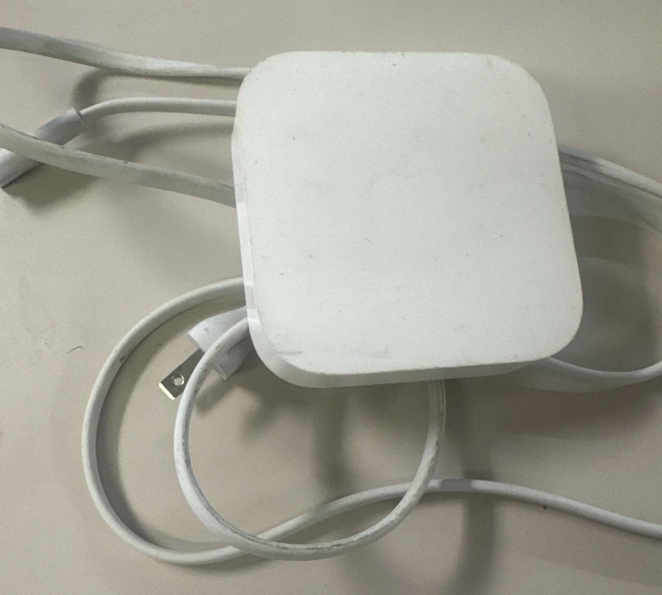 Apple AirPort Express 802.11n Wi-Fi Model A1264 - Used. With Power Cord - Image 1 of 1