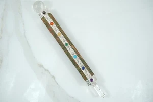 Bacchetta Energetica Unakite con Chakra Punta  Sfera in Cristallo di Rocca 21 cm - Foto 1 di 5