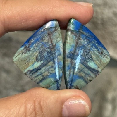 56.4ct 34x23x4.8mm Pair Large Green Blue Azurite Triangle Cabochon Gemstones - Image 1 of 4