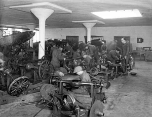 1922 Automobile Repair School Vintage Old Car Photo 8.5" x 11" - Picture 1 of 1