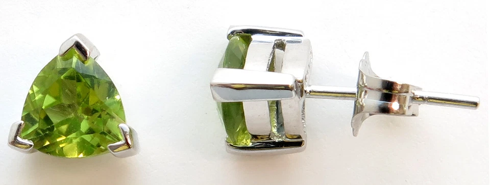 Peridoto genuino de oro blanco macizo de 14K = 1,60 quilates Pendientes de 6 mm corte trillón Foto 1 de 1