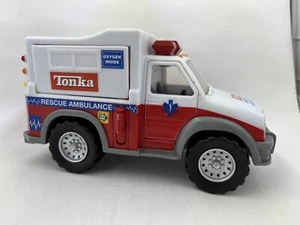 2004 Tonka Hasbro Rescue Ambulance #05333 W/ Medic - Picture 1 of 8