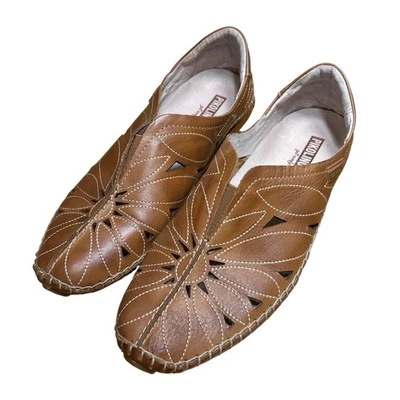 Mocasines sin cordones Pikolinos Jerez de cuero recortado con flores para mujer color tostado talla 38 / EE. UU. 7,5 Foto 1 de 4