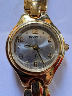 Reloj Mujer Fossil Modelo ES-8861 Dorado Acero Inoxidable Resistente al Agua Foto 1 de 4
