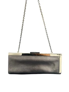Bolso sin asas Calvin Klein nuevo sin etiquetas sobre con marco de cuero plateado con bolsa antipolvo - Imagen 1 de 8