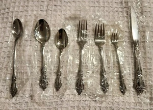 New vintage Oneida Rafael pattern stainless steel 7 pc set forks spoons knife - Picture 1 of 6