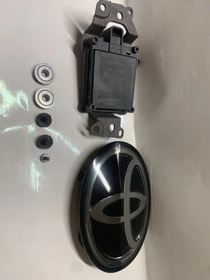 2018-2020 TOYOTA CAMRY OEM CRUIS CONTROL DISTANCE RADAR SENSOR 88210-06090 - Image 1 of 4