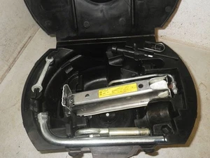 WAGENHEBER Volkswagen Polo IV (9N1/2/3) Hatchback 1.2 12V (AZQ) 6Q0011031D - Bild 1 von 1