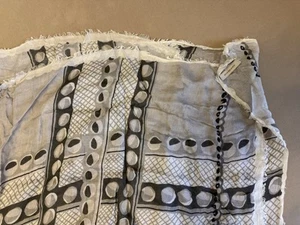 Burberry Schal Tuch Hellgrau Gemustert getragen 100% Original - Bild 1 von 6