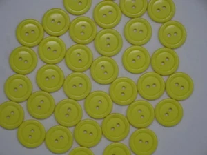 Light Yellow Dolls Eye Round 2-Hole Buttons w/ Raised Border 19mm Lot of 4 AA55 - Picture 1 of 8