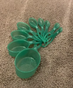 Green Plastic Measuring Cups 9 Nine Piece Set (1 CUP )- (1/4 TSP) Nesting - Picture 1 of 13