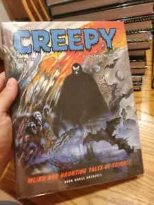 ¡TOTALMENTE NUEVO!!! Creepy Archives Volumen 1 Un Caballo Oscuro Tapa Rígida HC 1-5 - Imagen 1 de 7