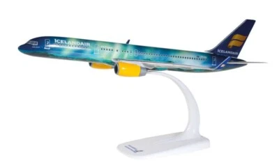 MODELLINO AEREO STATICO HERPA BOEING 757-200 ICELANDAIR HEKLA AURORA SCALA 1:200 - Immagine 1 di 4
