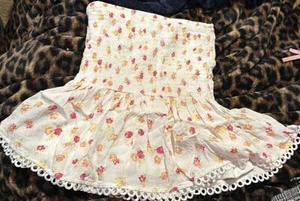 White mini skirt With Flowers - Picture 1 of 3