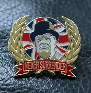 Winston Churchill NEVER SURRENDER golden pin badge BREXIT WW2 Union Jack flag - Picture 1 of 3