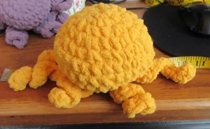 Juguete de peluche suave de peluche hecho en casa para perro/niño Dk amarillo con brazos 8-11" - Imagen 1 de 4