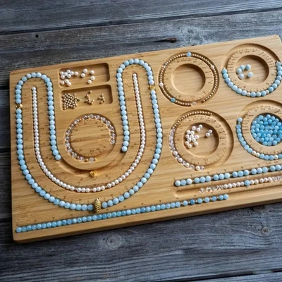 Massives Perlenbrett mit Schnitzrillen – Organizer & Bastelbrett für Armband- &  - Bild 1 von 2