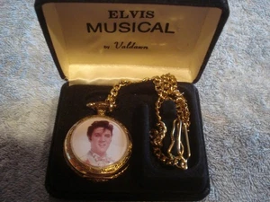 VINTAGE ELVIS PRESLEY MUSICAL COLLECTIBLE POCKET WATCH w/CHAIN (NEEDS REPAIR) - Picture 1 of 6