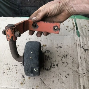 KUBOTA MÄHDECK 48A JOCHROLLE RAD MONTAGE - Bild 1 von 10