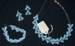 Vintage Blue Pastel Arrow Chevron Lucite Necklace, Earrings And Bracelet Set - Picture 1 of 5