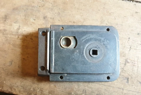 Old/vintage cast iron door rim lock & keep, lock approx 11.5cms x 9.2cm Cover