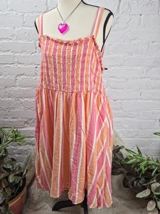 Torrid rosa orange gestreiftes gesmoktes Schlauch-Minikleid Größe 4 lebendiger Sommer  - Bild 1 von 10
