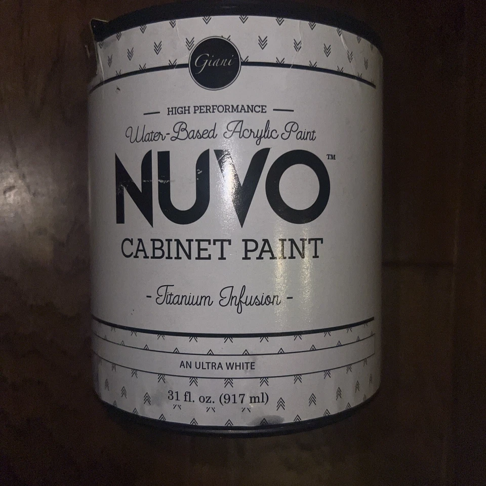 Cuarto de galón de infusión de titanio pintura para gabinete Nuvo ultra blanco Foto 1 de 4