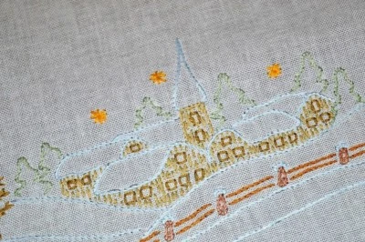 SOMNOLIENTO PUEBLO DE NAVIDAD ENTRE COLINAS RURALES! MANTEL ALEMÁN VINTAGE HAND EMB Foto 1 de 4