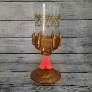 Disney Parks La Bella y la Bestia Sé Nuestro Invitado Ilumina Copa Cáliz Castillo Dorado - Imagen 1 de 5