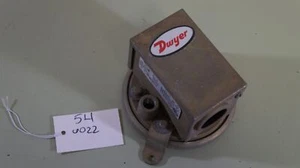 Dwyer 1910-1 Pressure Switch - 45 in W.C. Max Pressure - 10 PSI - Picture 1 of 5