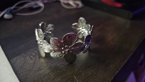 Offene Manschette Armreif Armband Blume Floral Grob Groß Schmuck Top Zustand - Bild 1 von 3