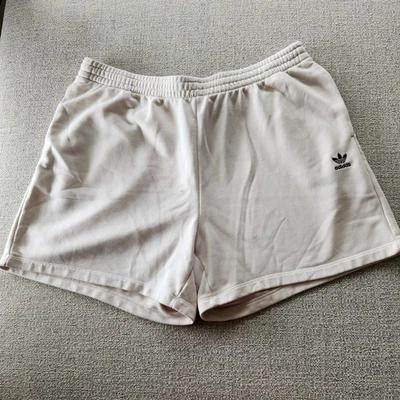 Shorts Adidas Originals Feminino de Pano Terry Francês Tamanho 1X Suor Creme - Imagem 1 de 4
