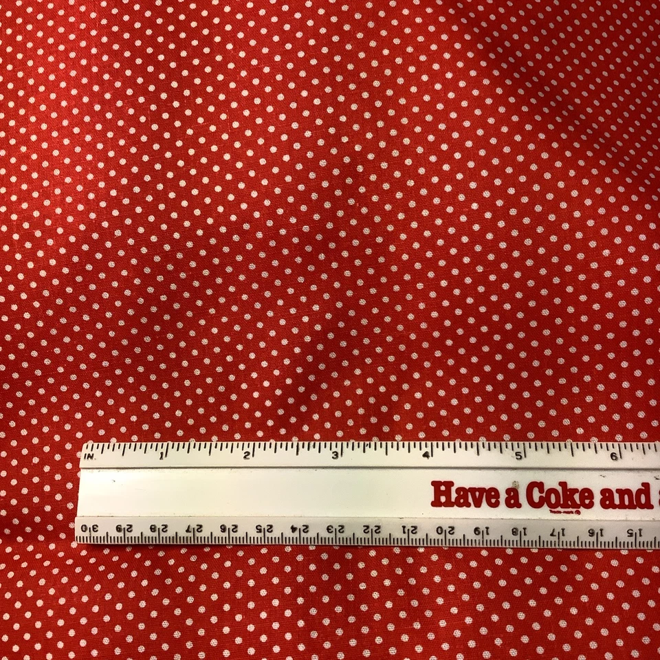 3码棉质织物红色带白色针点60英寸宽 — 第 1/1 张图片