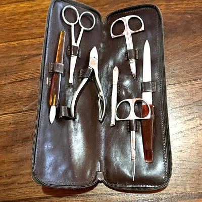 Kit de Viaje Manicura Pedicura Vintage con Estuche Hecho en Cuero Alemania Occidental Foto 1 de 4