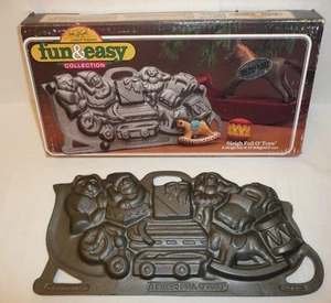Christmas Baking Mold Pan John Wright Bakeware A Sleigh Full Of O Toys vtg Xmas - Picture 1 of 8