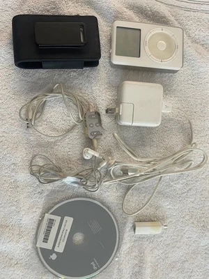 Apple iPod A1019 20GB 2nd Generation with Accessories - Image 1 of 4