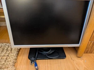 Dell SE198WFP 19" Widescreen LCD Monitor | VGA cable - Picture 1 of 1