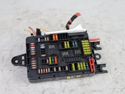 2012-2016 宝马 F30 328i 后部电源分配保险丝盒 原始设备制造商 926111002 — 第 1/4 张图片