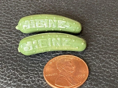 1939 Green Heinz World Fair Premium Promo Gherkin Pickle Lapel Badge Brooch Pins - Image 1 of 4