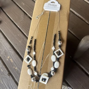 Costume Jewelry Necklace Black And White Beaded Necklace - Picture 1 of 1