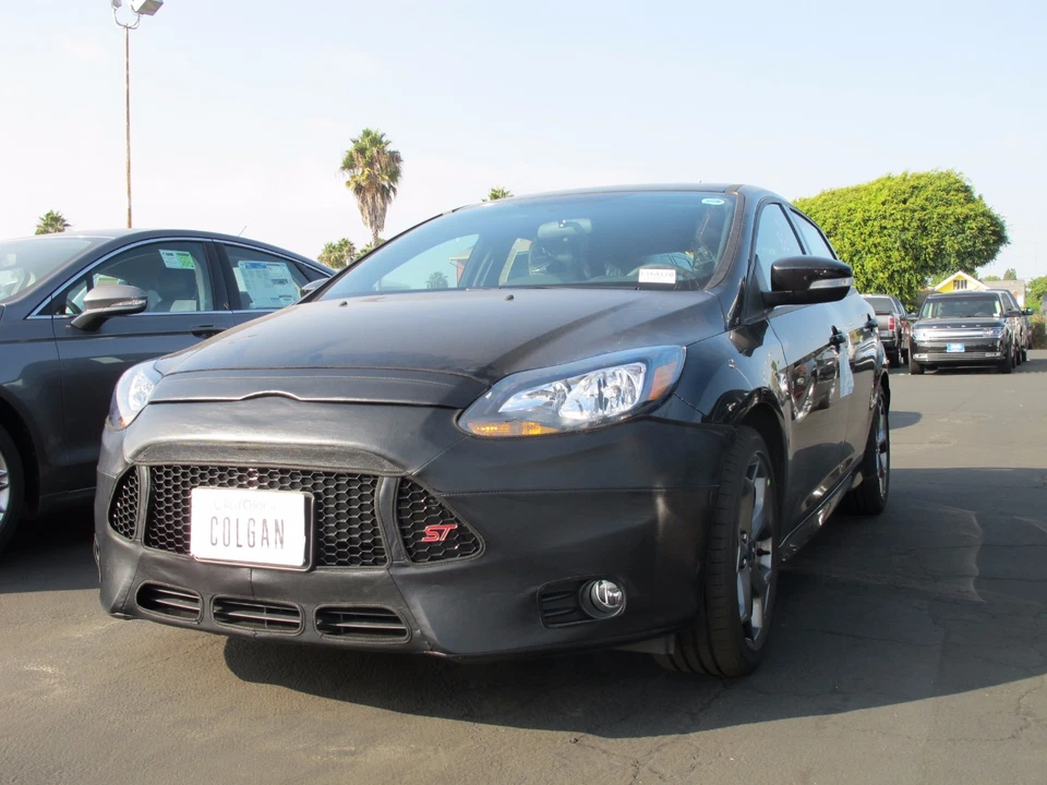 Colgan Front End Mask Bra 2pc. Fits Ford Focus ST 2013-2014 W/License Plate - Image 1 of 1