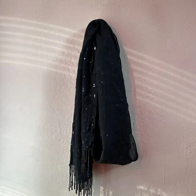 Kenneth Cole 女式黑色亮片串珠装饰围巾透明人造丝 74 x 19 英寸 — 第 1/4 张图片