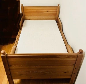 IKEA Sundvik Kinderbett ausziehbar mit Latex Matratze - Bild 1 von 8
