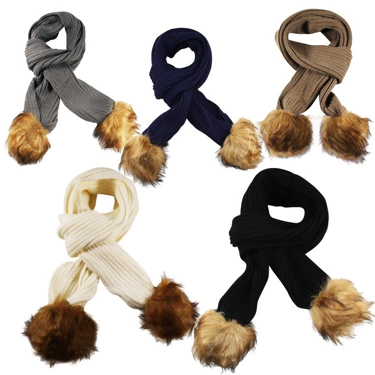 Bufanda con pompón de piel sintética desmontable de punto acanalado con cable Foto 1 de 1