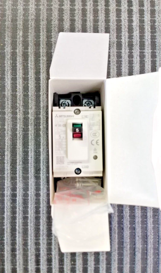 INTERRUPTOR DE CIRCUITO MITSUBISHI NF30-CS / 5 AMP Foto 1 de 1