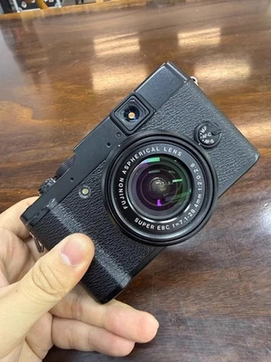 Fujifilm X10 12 MP EXR CMOS Digital Camera with f2.0-f2.8 4x Optical Zoom Lens - Image 1 of 4